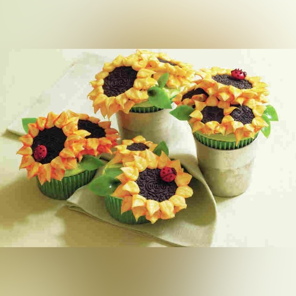 🍪 CUPCAKES, COOKIES & PIES, OH MY! BOOK 🍪 - Picture 2 of 5